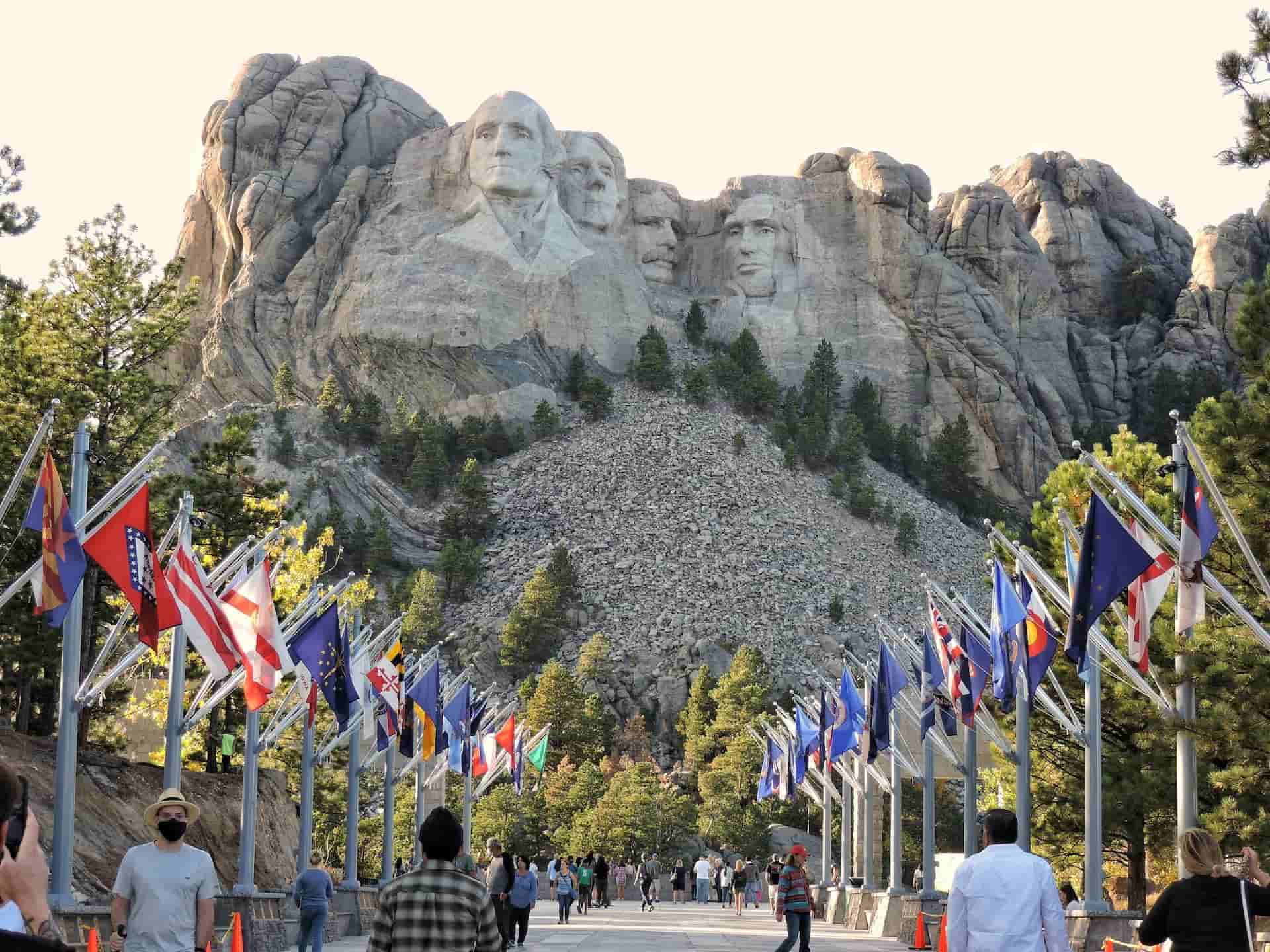 What is Scale in Art Mount Rushmore